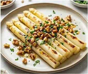 Asperges Blanches Grillées avec Vinaigrette aux Fruits Secs