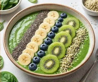 Smoothie Bowl Vert aux Épinards, Banane et Graines de Chanvre